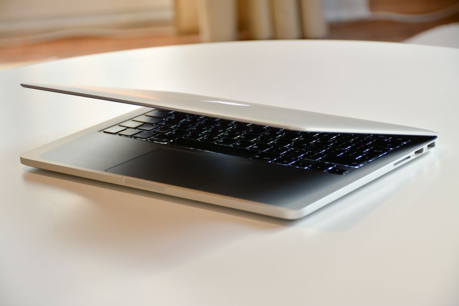 MacBook не включается: что делать